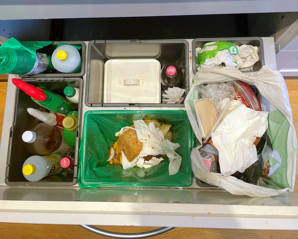 Sorteringsløsning under vasken